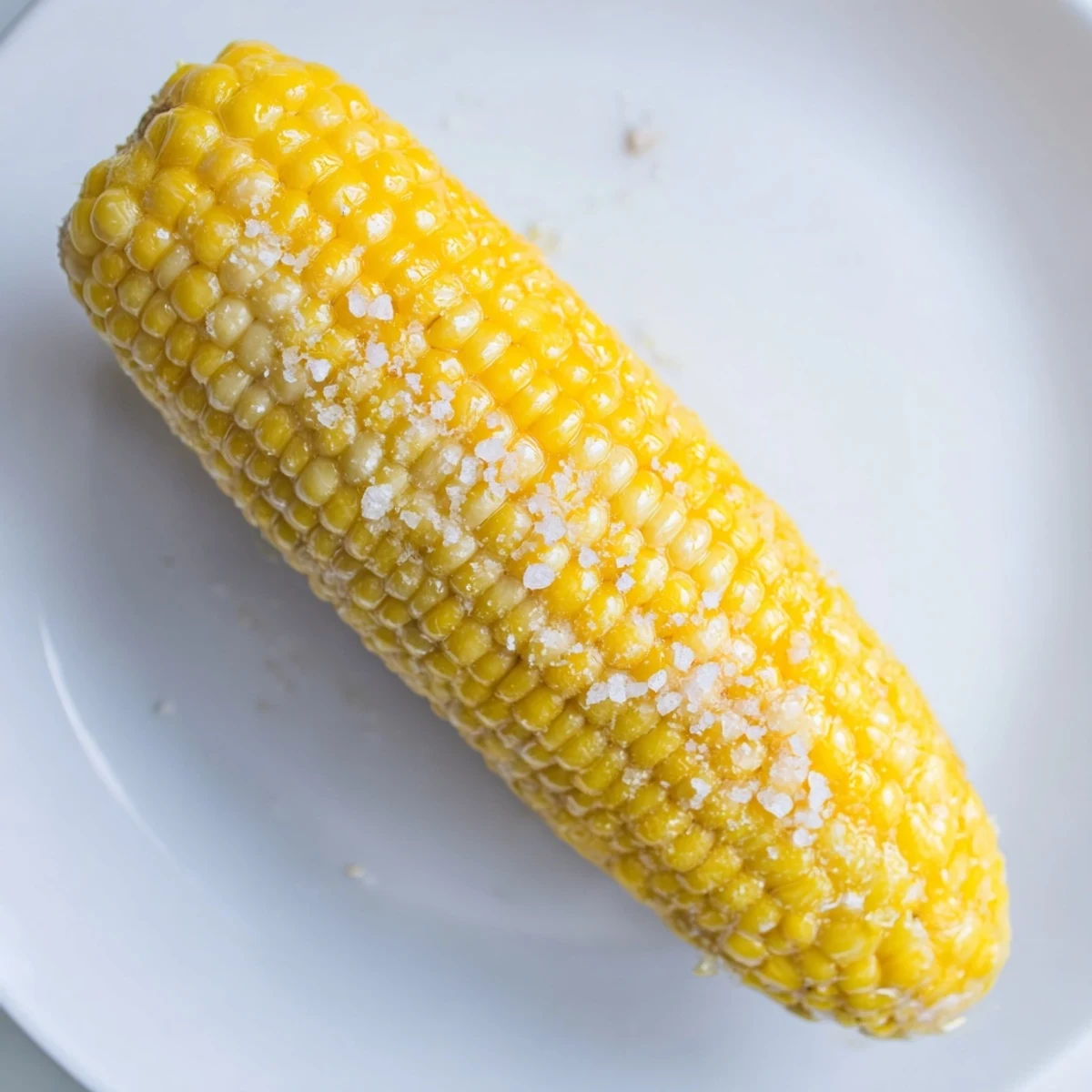 Fresh, vibrant corn on the cob, a simple pleasure, perfectly seasoned and ready for a savory bite.